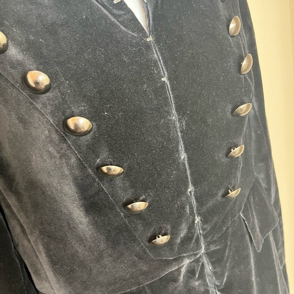 Newport News Women’s Black Velvet Jacket - Picture 5 of 9